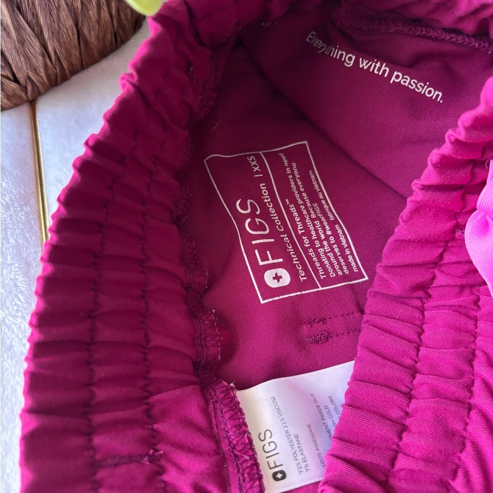 High Waisted Yola Scrub Pants || Dark Magenta || Figs - Picture 4 of 6
